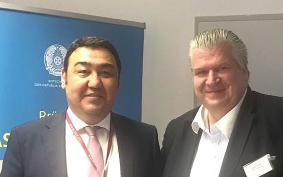 Naujoks trifft Botschafter Nussupov von Kasachstan